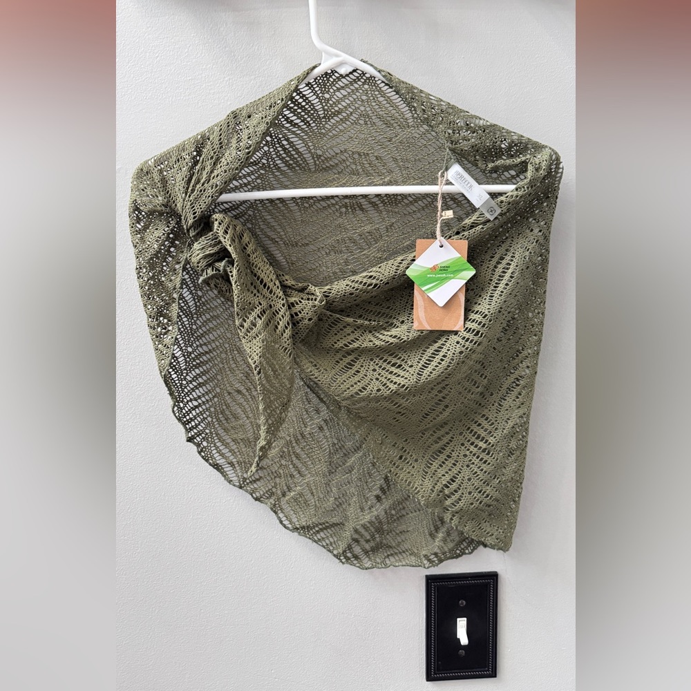 Berlook brand army green crochet coverup/sarong. Size X-Large.